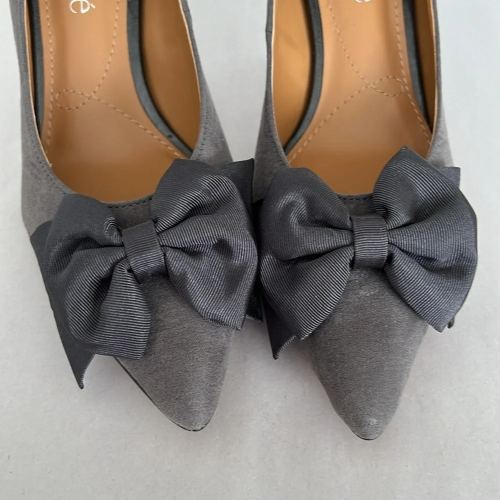 J. Renee Idrease Pump Gray Suede size 8 - Picture 3 of 13